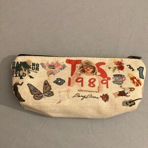 Taylor Swift Cream Cosmetic Bag with Vintage Charm